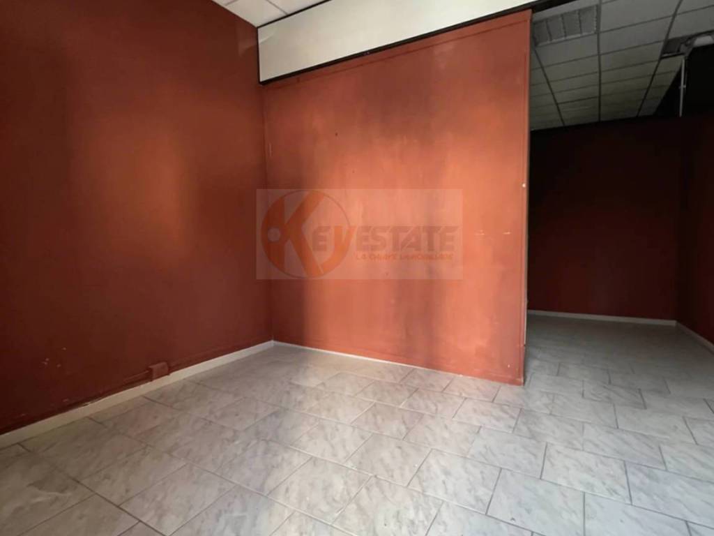 negozio in vendita a Sassari in zona Luna e Sole / Prunizzedda