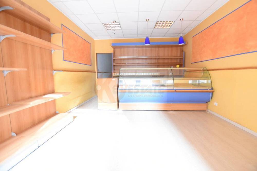 locale commerciale in vendita a Sassari in zona Luna e Sole / Prunizzedda