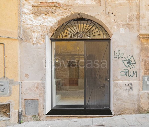 negozio in vendita a Sassari in zona Centro Storico