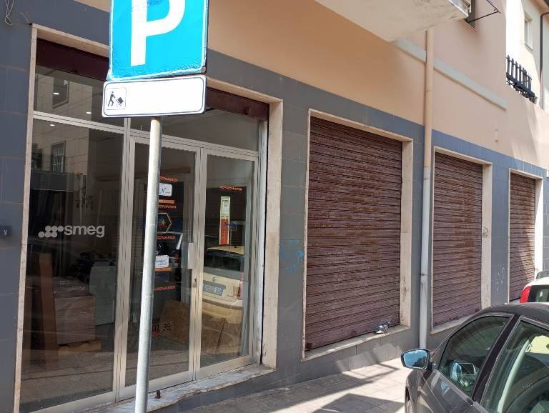 negozio in vendita a Sassari in zona Luna e Sole / Prunizzedda