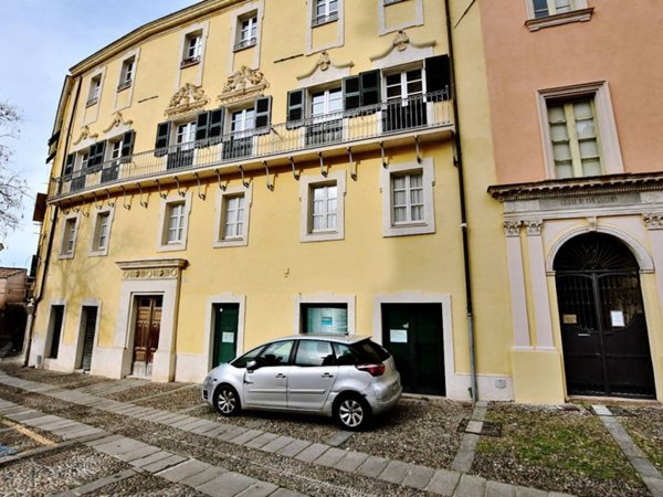 negozio in vendita a Sassari in zona Centro Storico