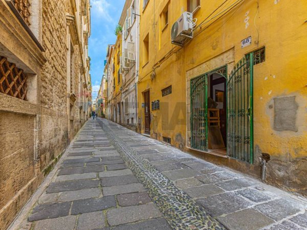 negozio in vendita a Sassari in zona Centro Storico