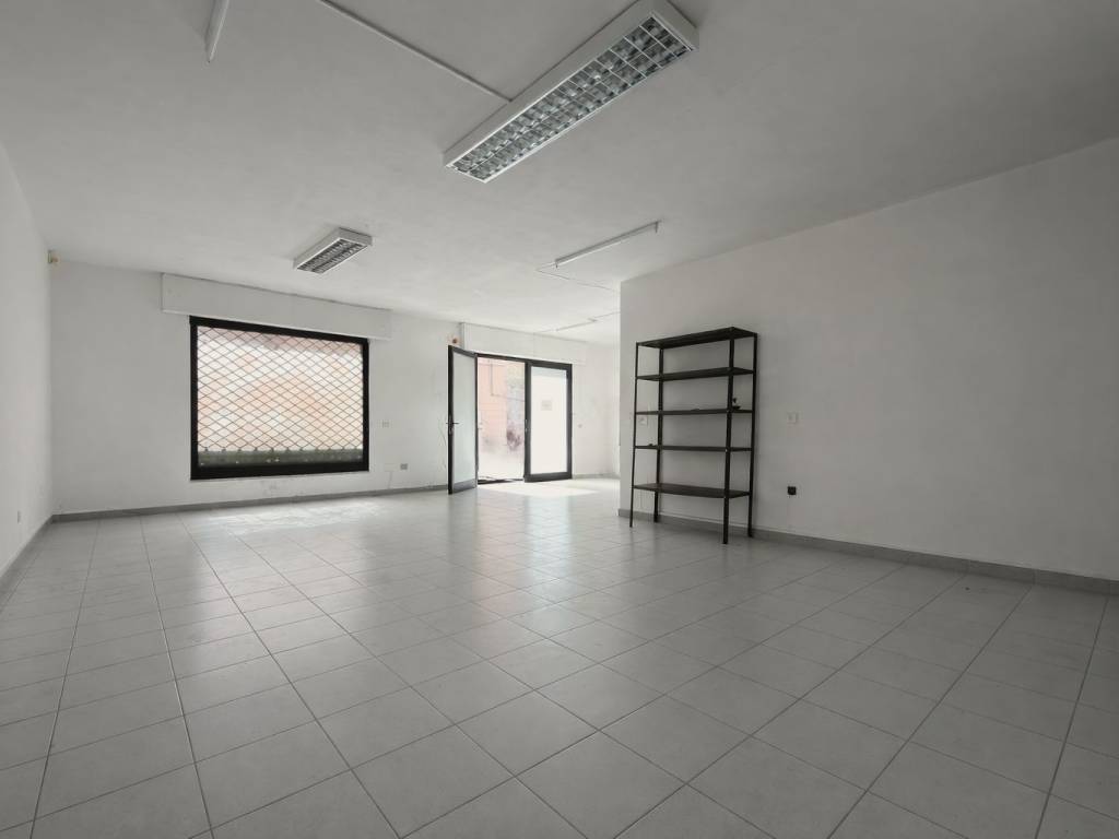 negozio in vendita a Sassari in zona Monte Rosello