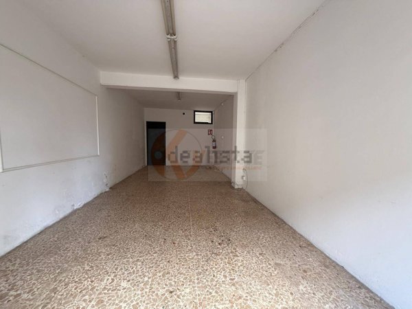locale commerciale in vendita a Sassari in zona Monte Rosello