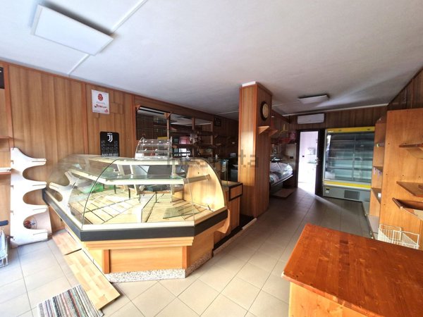 locale commerciale in vendita a Sassari in zona Monte Rosello