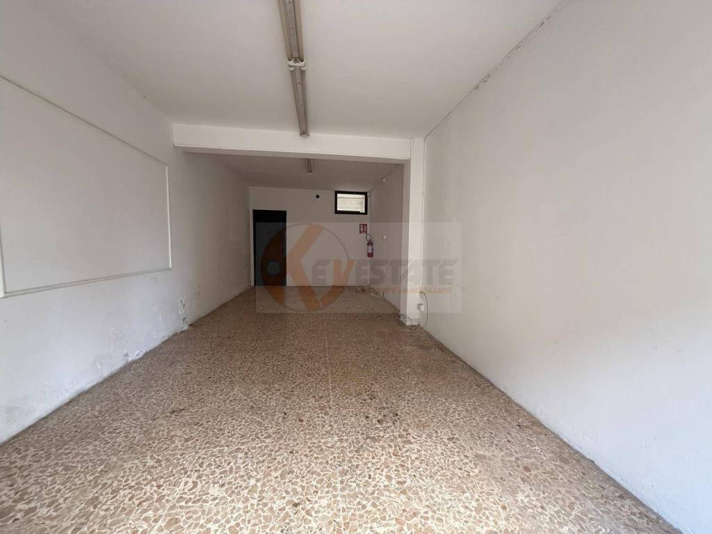 negozio in vendita a Sassari in zona Monte Rosello