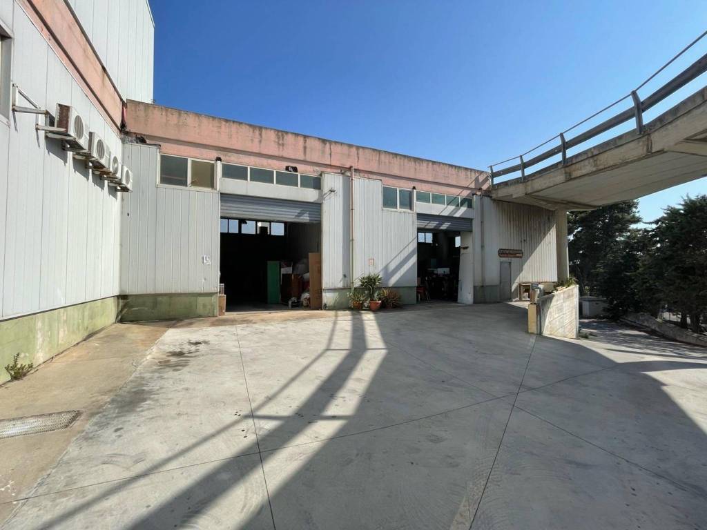 locale commerciale in vendita a Sassari in zona Predda Niedda