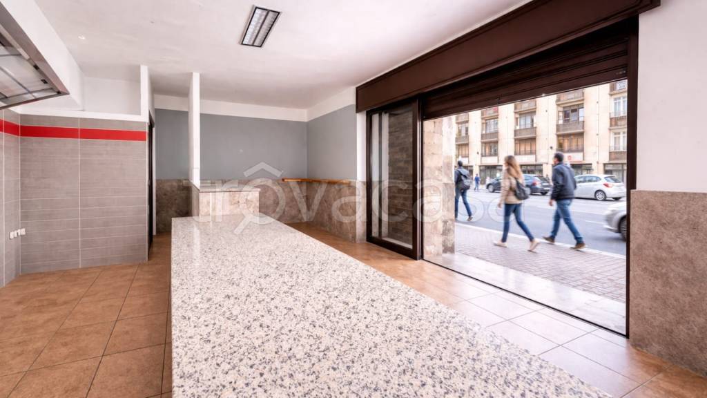 negozio in vendita a Sassari in zona Centro Storico