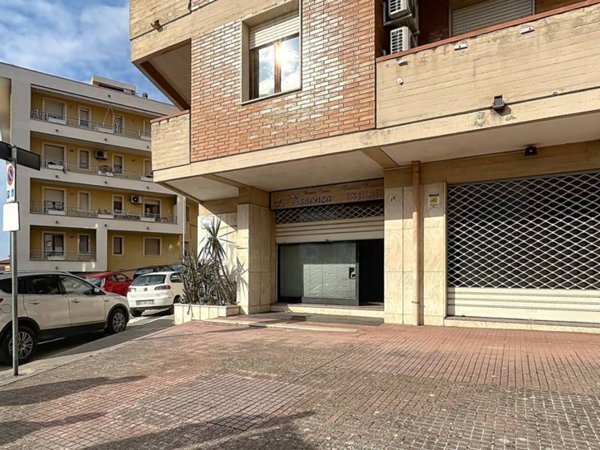 negozio in vendita a Sassari in zona Monte Rosello