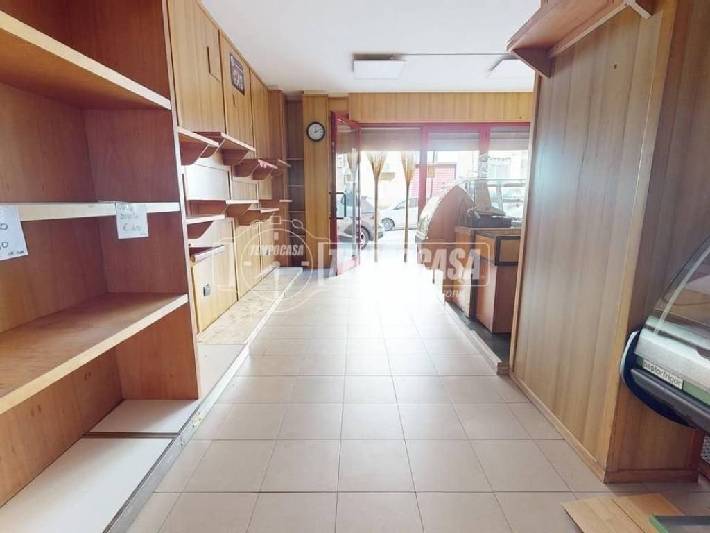 negozio in vendita a Sassari in zona Monte Rosello