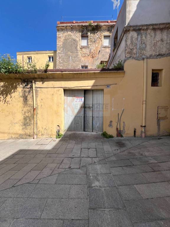 negozio in vendita a Sassari in zona Centro Storico