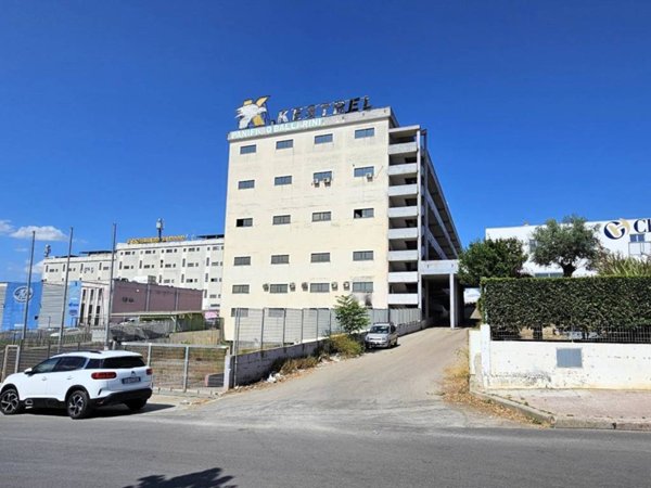 locale commerciale in vendita a Sassari in zona Predda Niedda