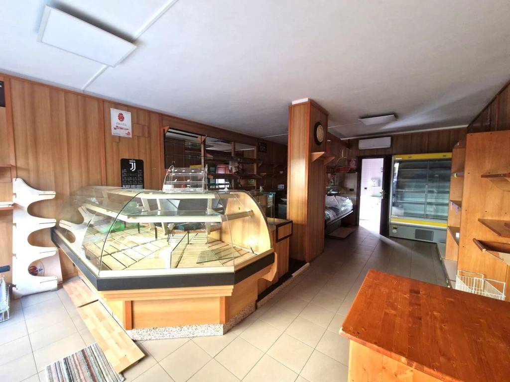 negozio in vendita a Sassari in zona Monte Rosello