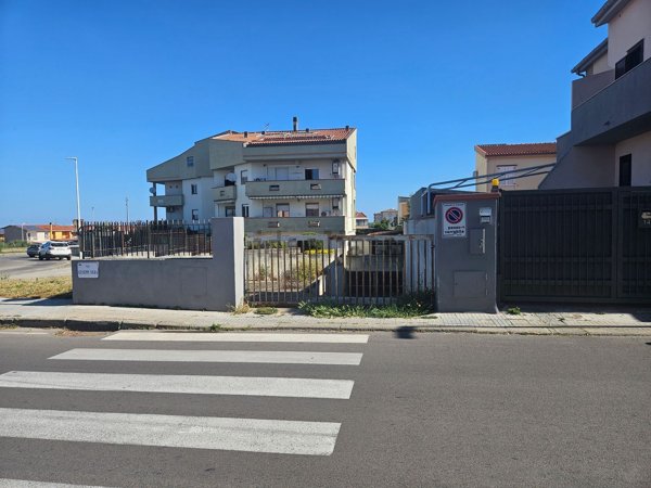 locale commerciale in vendita a Sassari in zona Li Punti