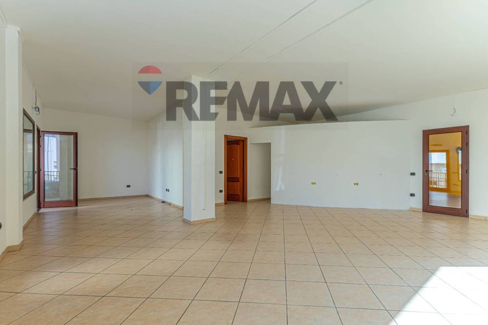 locale commerciale in vendita a Sassari in zona Luna e Sole / Prunizzedda