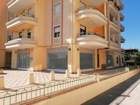 negozio in vendita a Sassari in zona Carbonazzi / Acquedotto