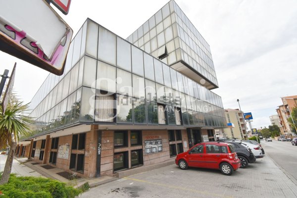 ufficio in vendita a Sassari in zona Carbonazzi / Acquedotto