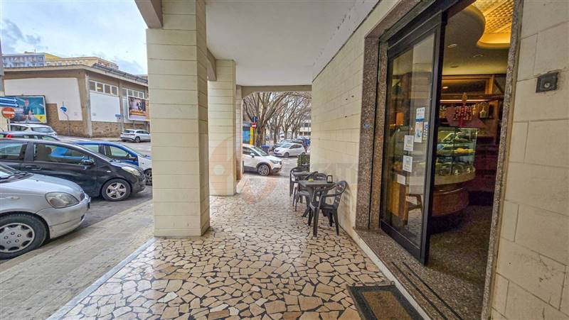 locale commerciale in vendita a Sassari in zona Centro Storico