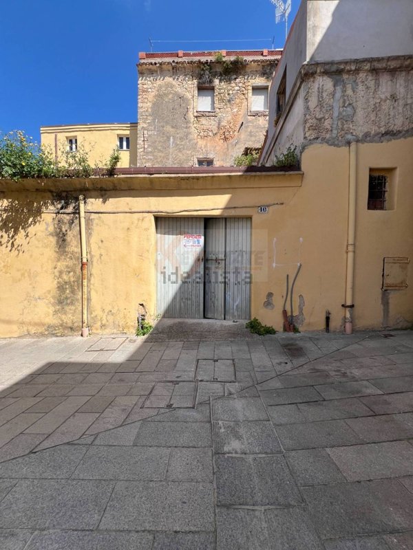 locale commerciale in vendita a Sassari in zona Centro Storico