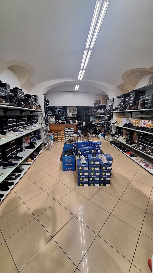 locale commerciale in vendita a Sassari in zona Centro Storico