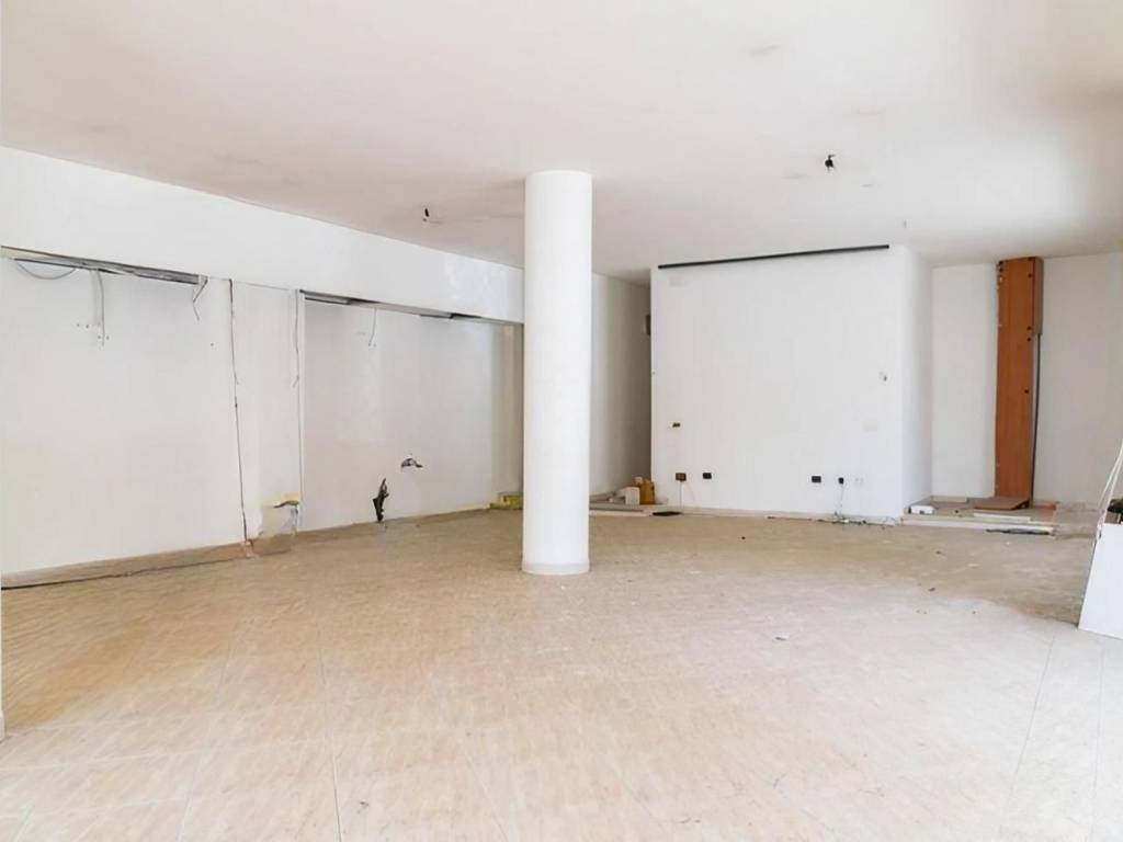 negozio in vendita a Sassari in zona Centro Storico