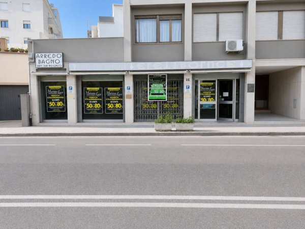 negozio in vendita a Sassari in zona Cappuccini