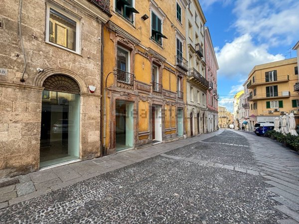 locale commerciale in vendita a Sassari in zona Centro Storico
