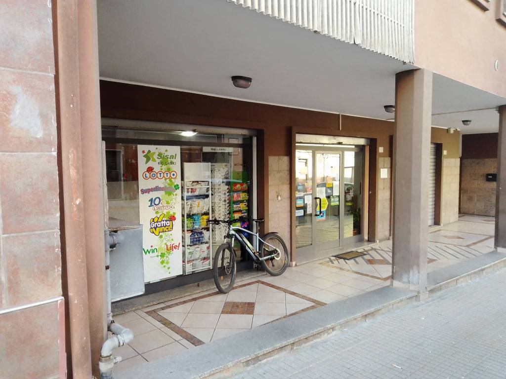 negozio in vendita a Sassari in zona Monte Rosello