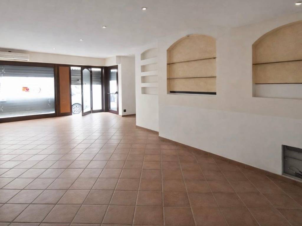 negozio in vendita a Sassari in zona Centro Storico