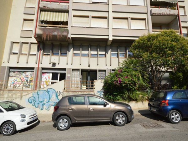 negozio in vendita a Sassari in zona Luna e Sole / Prunizzedda
