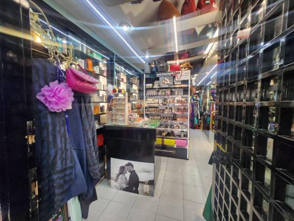 negozio in vendita a Sassari in zona Centro Storico
