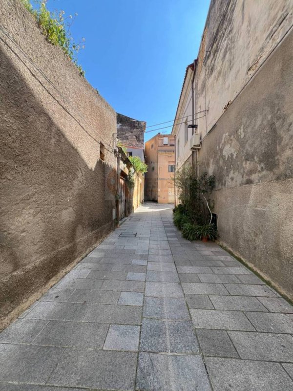 locale commerciale in vendita a Sassari in zona Centro Storico