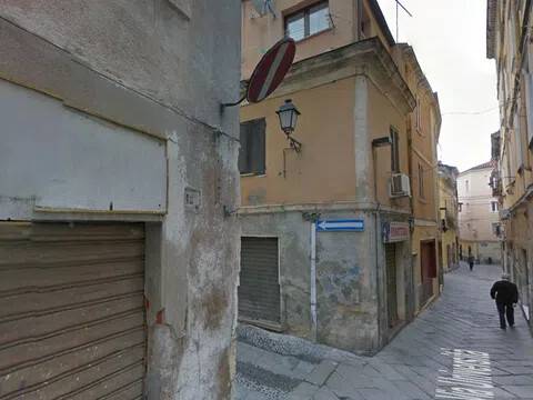 negozio in vendita a Sassari in zona Centro Storico