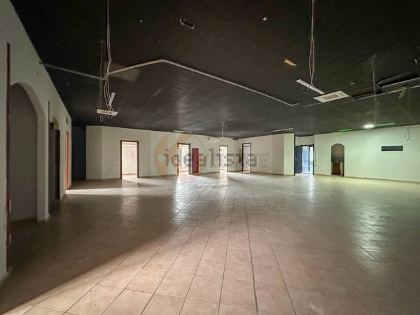 locale commerciale in vendita a Sassari