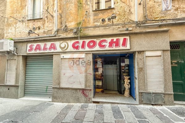 locale commerciale in vendita a Sassari in zona Centro Storico