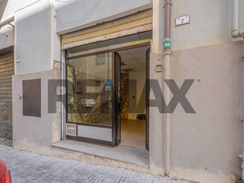 negozio in vendita a Sassari in zona Centro Storico