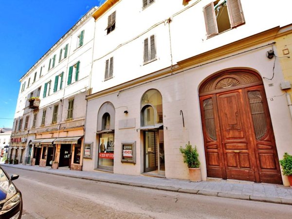 negozio in vendita a Sassari in zona Centro Storico