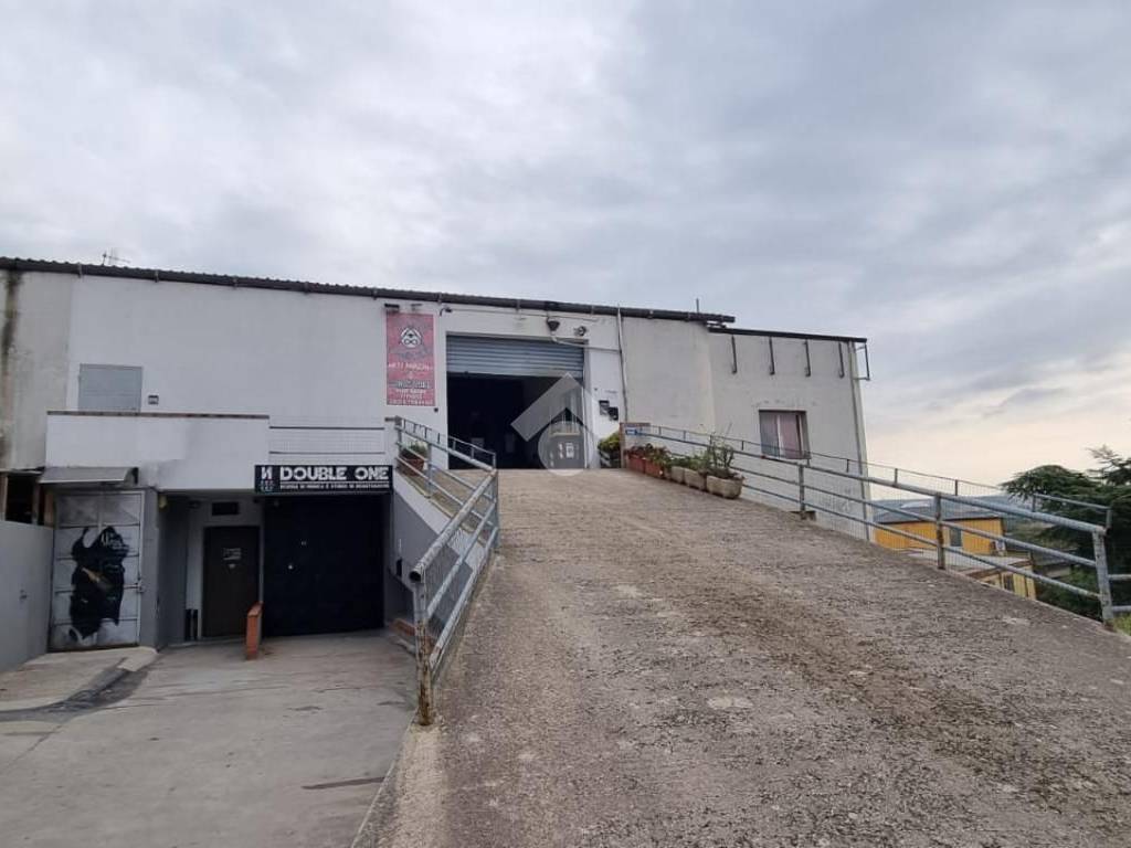 locale commerciale in vendita a Sassari