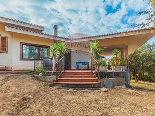 casa indipendente in vendita a Sennori