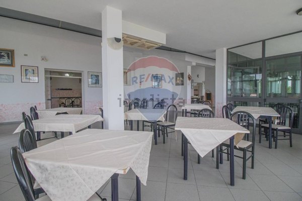 locale commerciale in vendita a Sorso