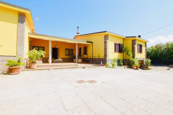 casa indipendente in vendita a Sorso