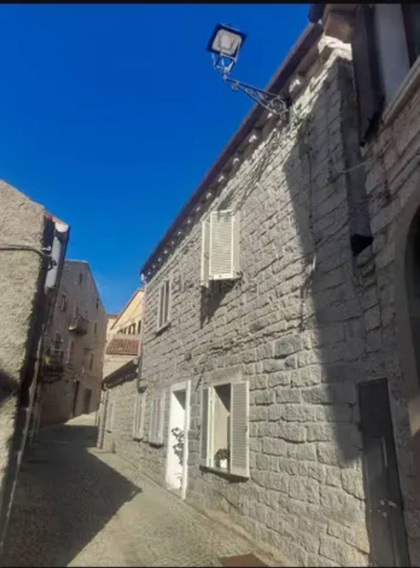 casa indipendente in vendita a Tempio Pausania
