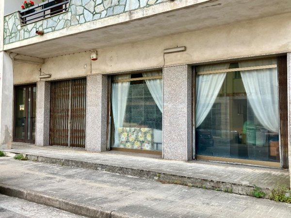 locale commerciale in vendita a Tempio Pausania