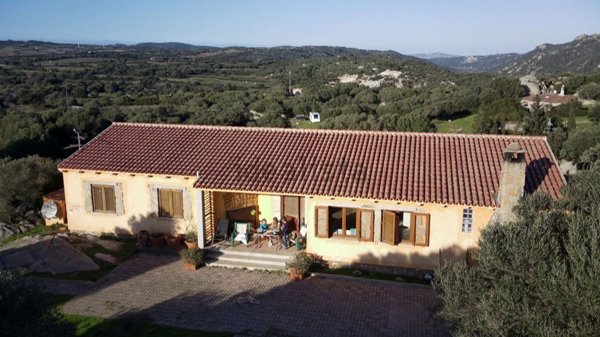 casa indipendente in vendita a Tempio Pausania in zona Bassacutena