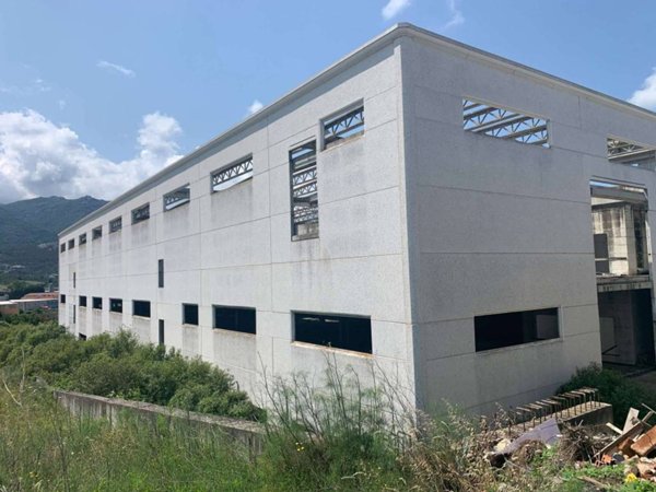 locale commerciale in vendita a Tempio Pausania
