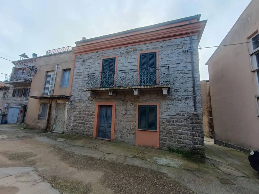 casa indipendente in vendita a Tempio Pausania