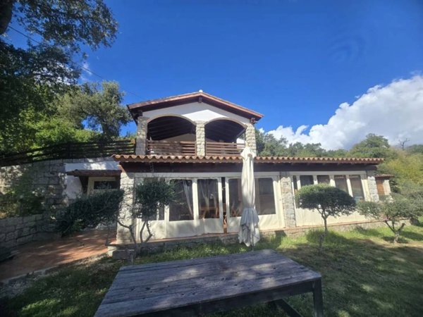 casa indipendente in vendita a Tempio Pausania