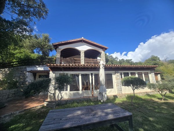 casa indipendente in vendita a Tempio Pausania