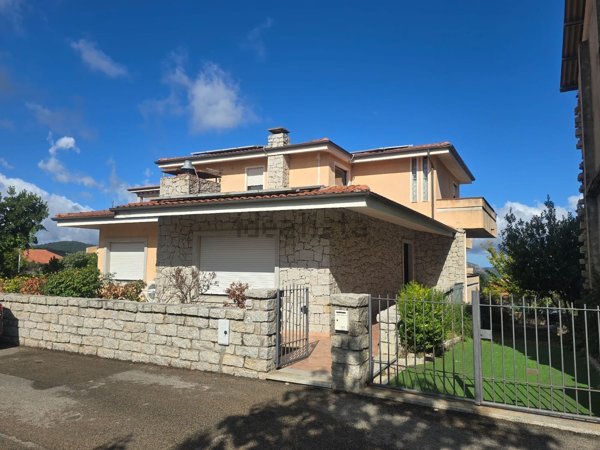 casa indipendente in vendita a Tempio Pausania