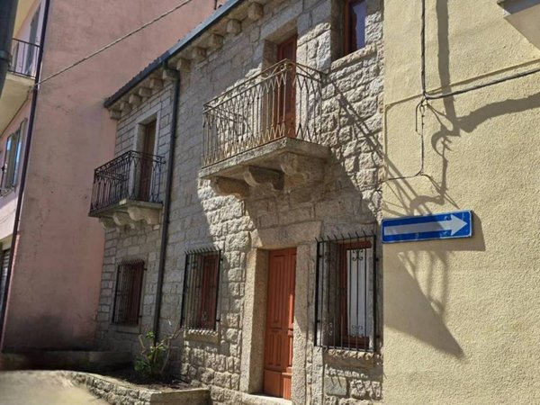 casa indipendente in vendita a Tempio Pausania